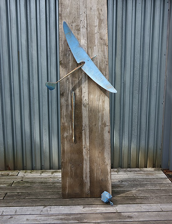 Mike Rossi, Ellipsis in blue, forged and inflated steel, 2013.